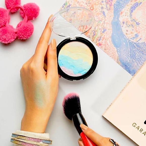 Lottie London Mermaid Glow Rainbow Highlighter - Picture 4 of 9